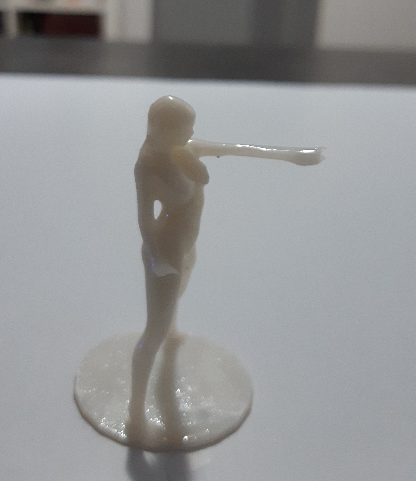 Figurine Female Pointing 1/32